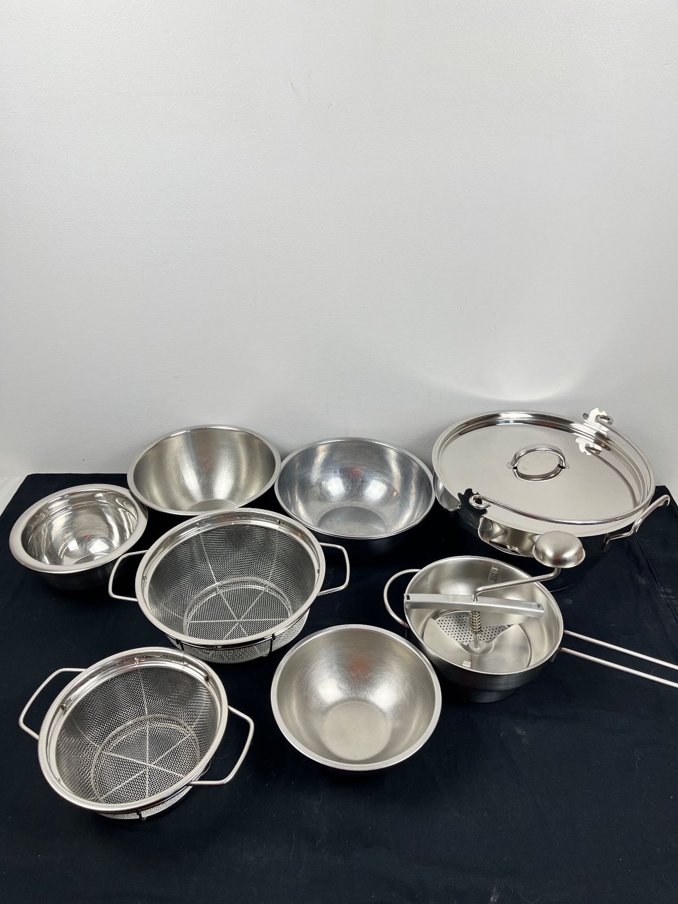 Metal Kitchenware - Sunrise Estate Services Ltd
