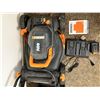 Image 2 : Yard Worx Battery Lawnmower, 2 Batteries - Runs and Works