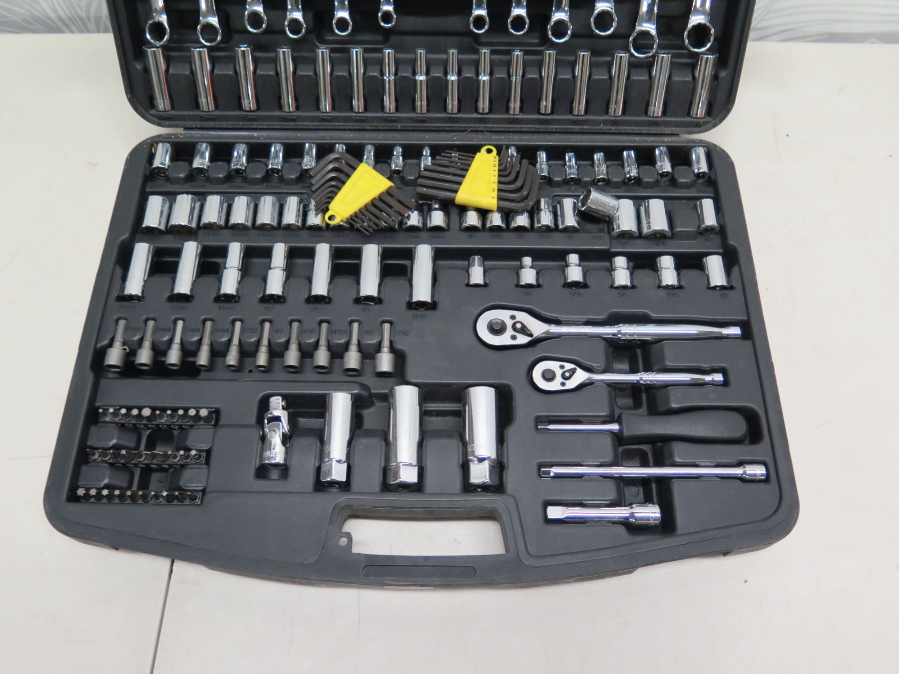 Socket Set Hard Shell Stanley Wrench/Ratchet & Socket Set in Hard Case