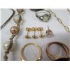 Image 21 : Misc Costume Jewelry: Necklaces, Earrings, Rings, Bracelets, etc