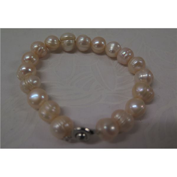 Pearl Bead Bracelet w/ Metal Clasp 7"L