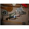 Image 3 : Various kitchen utensils