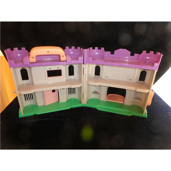 1 Castle and 1 shop front toy