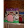 Image 2 : 1 Castle and 1 shop front toy