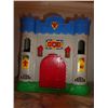 Image 3 : 1 Castle and 1 shop front toy