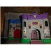 Image 4 : 1 Castle and 1 shop front toy