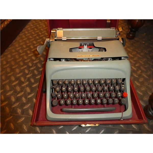 Vintage Underwood Type Writer with case