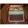 Image 1 : Vintage Underwood Type Writer with case