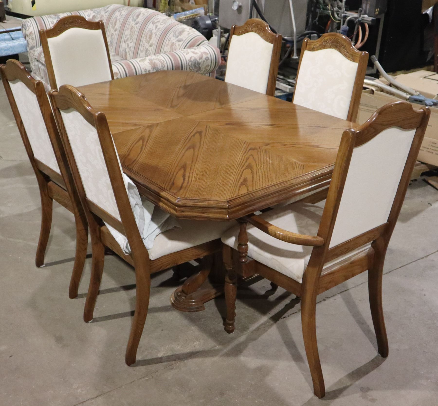 SOLID WOOD MADE IN CANADA DINING ROOM TABLE WITH 6