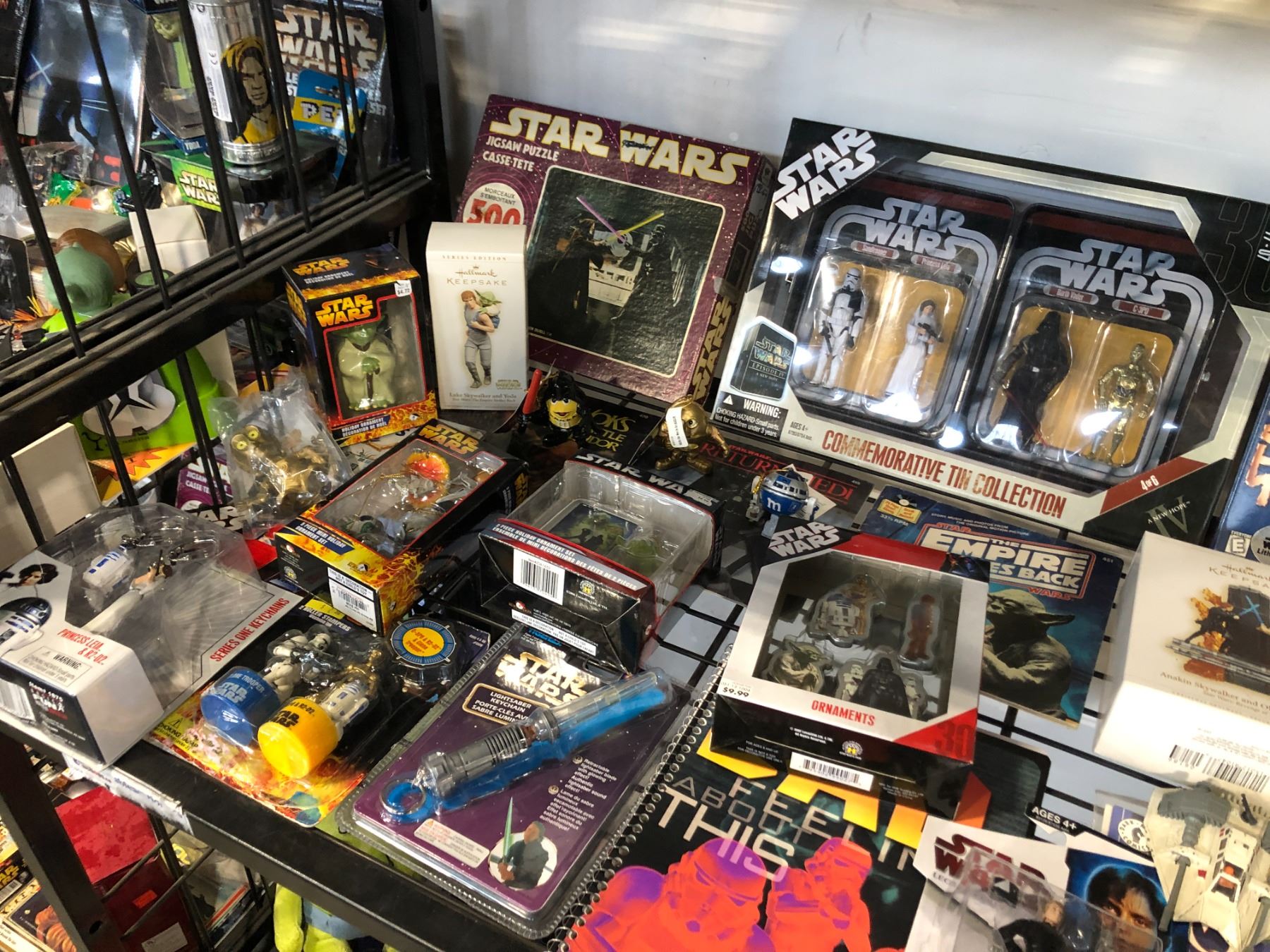 Star Wars commemorative tin collection in W12 London für 50,00 £ zum Star Wars commemorative tin collection in W12 London für 50,00 £ zum
