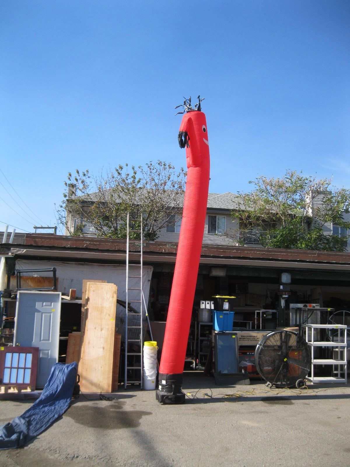 RED INFLATABLE WAVING MAN