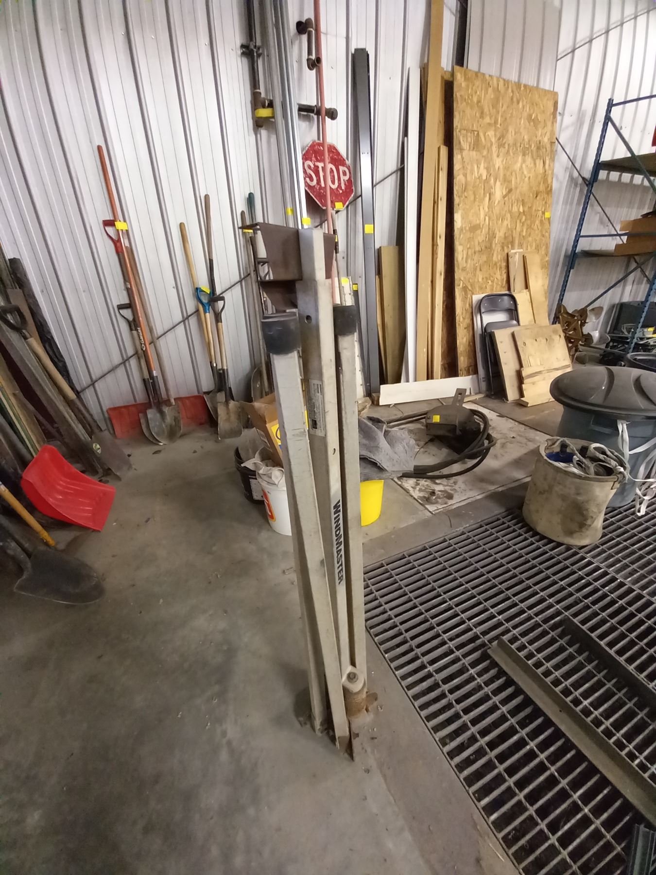 WINDMASTER SIGN HOLDER