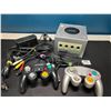 Image 1 : Lot of 1 Nintendo Gamecube w/ 2 Controllers & Cords - Used