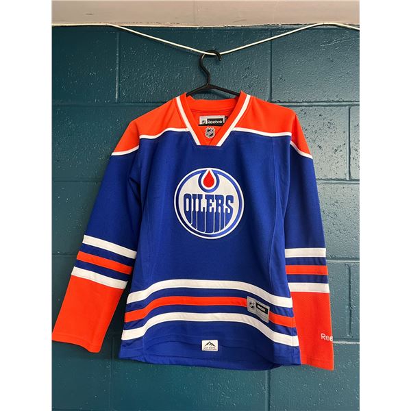 Lot of 1 Edomonton Oilers Jersey - Size Small