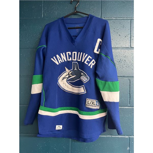 Lot of 1 Vancouver Canucks Jersey - H. Sedin