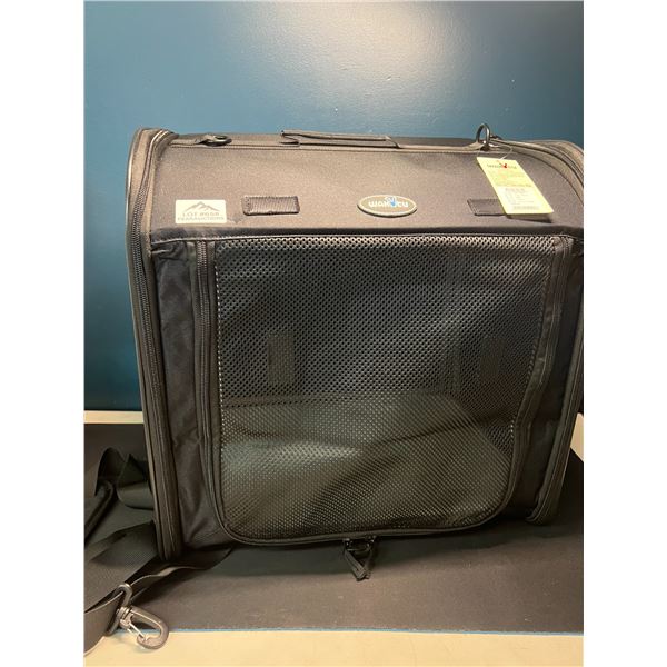 Lot of 1 Large Pet Travel Carrier