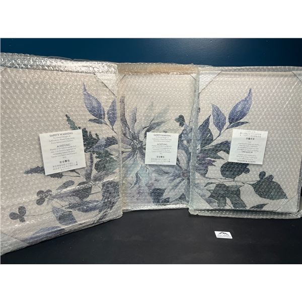 Lot of 1 3-Panel Set of Floral Canvas Wall Art - Violet Flower