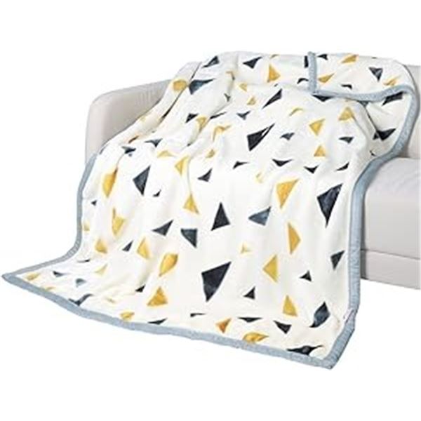 Lot of 1 Queenshin Cozy Big Triangle Fluffy Fleece Plush Blanket