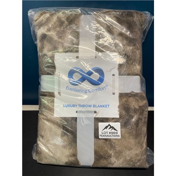 Lot of 1 Everlasting Comfort Luxury Throw Blanket