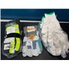 Image 1 : Lot of 3 Sets of Assorted Work Gloves - Multiple Pairs