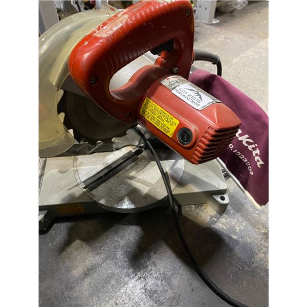 Lot of 1 Makita Compound Saw - Used - Powers on