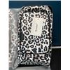 Image 2 : Lot of 2 Leopard Print Travel Bags