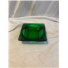 Image 3 : Vintage Mid Century Emerald Green Glass ASHTRAY Cigar Cigarette