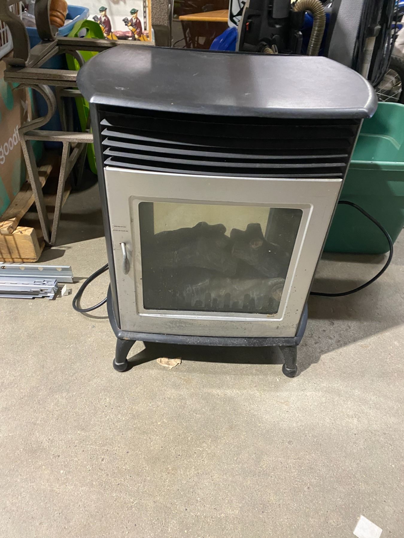 Electric fireplace gives off heat no lights