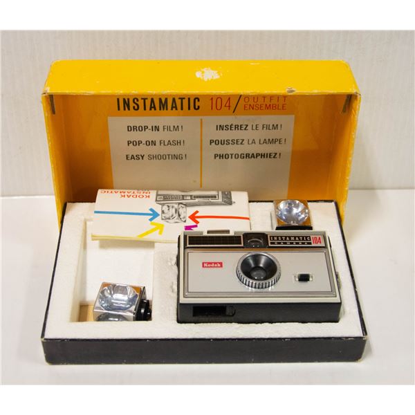 VINTAGE KODAK INSTAMATIC 104/ OUTFIT CAMERA IN BOX