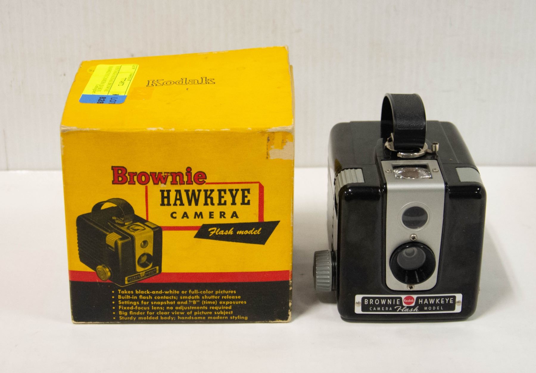VINTAGE KODAK BROWNIE HAWKEYE CAMERA IN BOX
