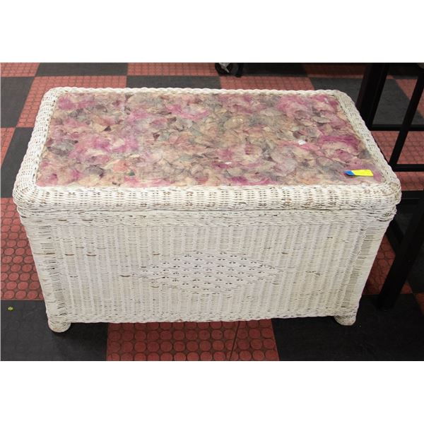 GORGEOUS WHITE WICKER STORAGE TRUNK 36X20X21