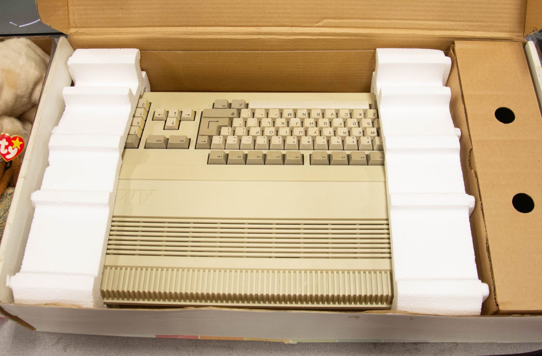 Commodore Amiga Box Front COMMODORE AMIGA 500 IN ORIGINAL BOX