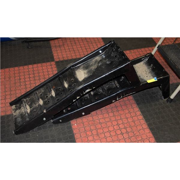 CAR RAMPS PAIR