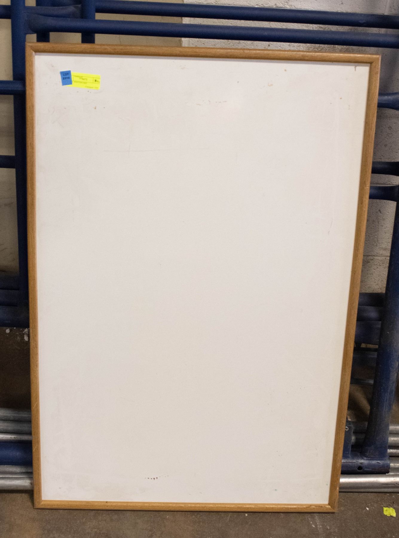 LARGE WHITEBOARD Large whiteboard