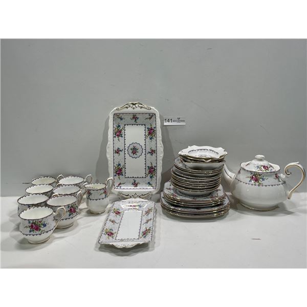 Royal Albert, Bone China Matching Dishware Set