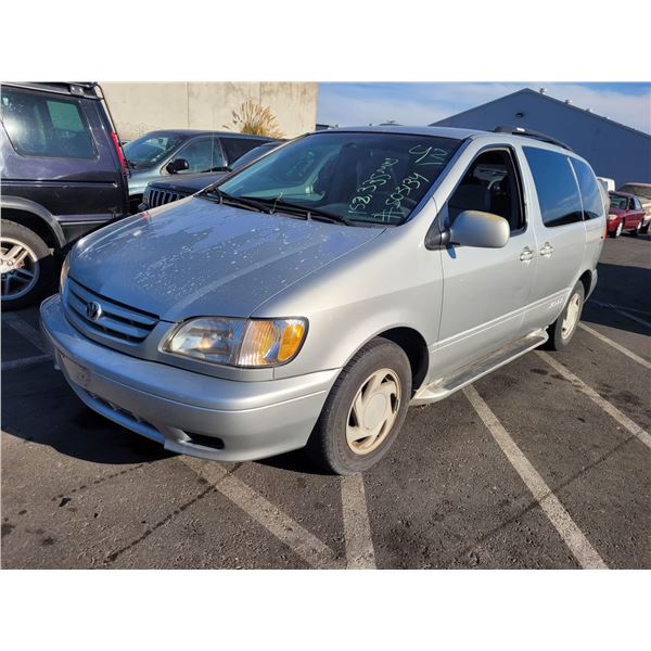 2002 Toyota Sienna LE