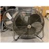 Image 1 : 2 SHOP FANS - HAMPTON BAY & HDX