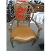 Image 6 : Mahogany Pedestal Leather Top Poker Table w/4 Chairs