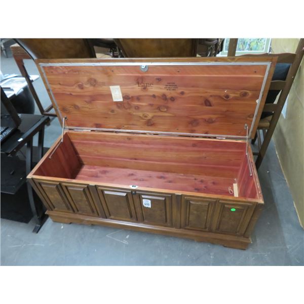 Lane Padded Cedar Trunk