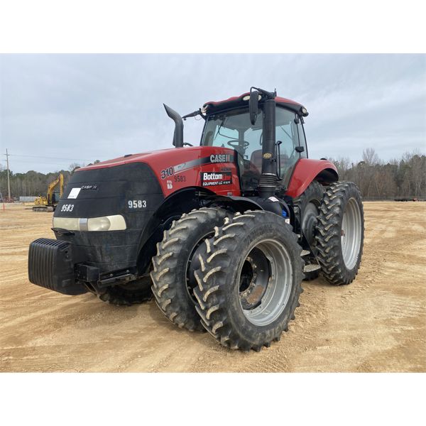 2017 CASE MAGNUM 310 Scraper Tractor