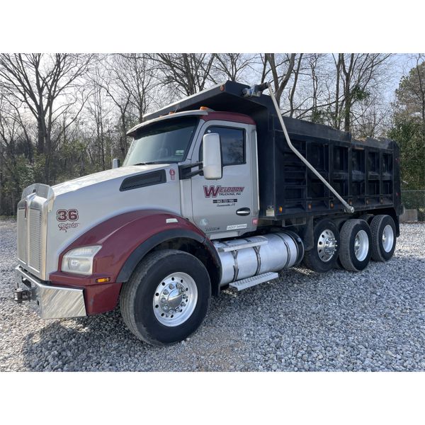2017 KENWORTH T880 Dump Truck