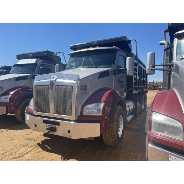 2017 KENWORTH T880 Dump Truck