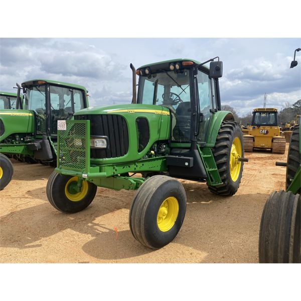2003 JOHN DEERE 7220 Farm Tractor