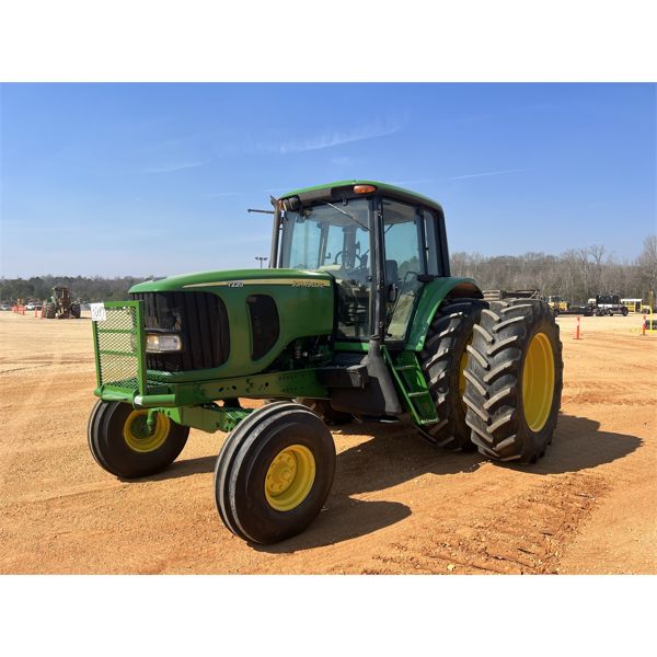 2003 JOHN DEERE 7220 Farm Tractor