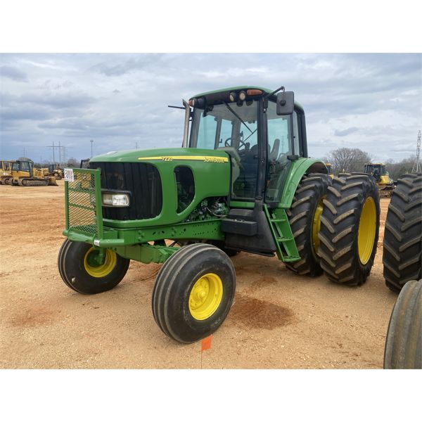 2003 JOHN DEERE 7220 Farm Tractor
