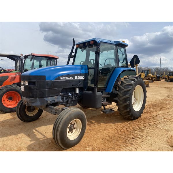 NEW HOLLAND 8260 Farm Tractor