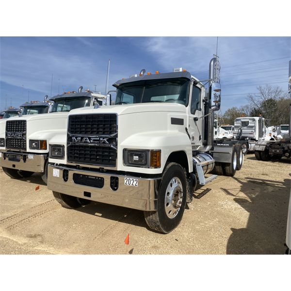 2020 MACK PI64T Day Cab Truck