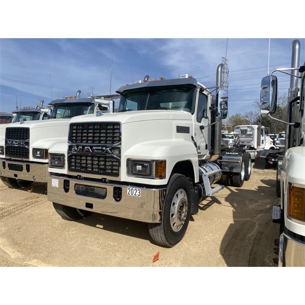 2020 MACK PI64T Day Cab Truck