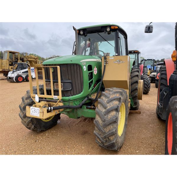 2010 JOHN DEERE 7230 Farm Tractor