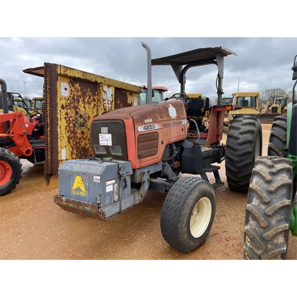 1999 MASSEY FERGUSON 4253 Farm Tractor